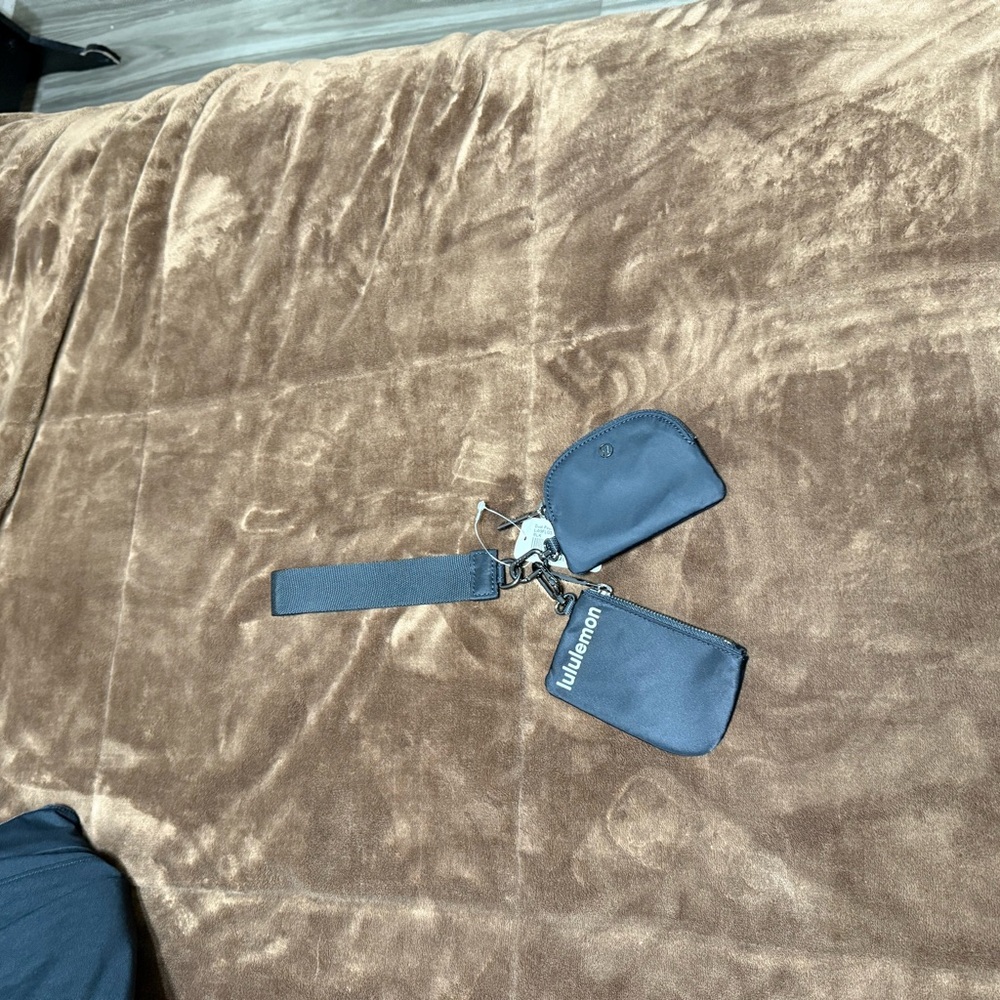 NWT Lululemon Dual Pouch Miami Wristlet and Card Holder - Picture 8 of 8